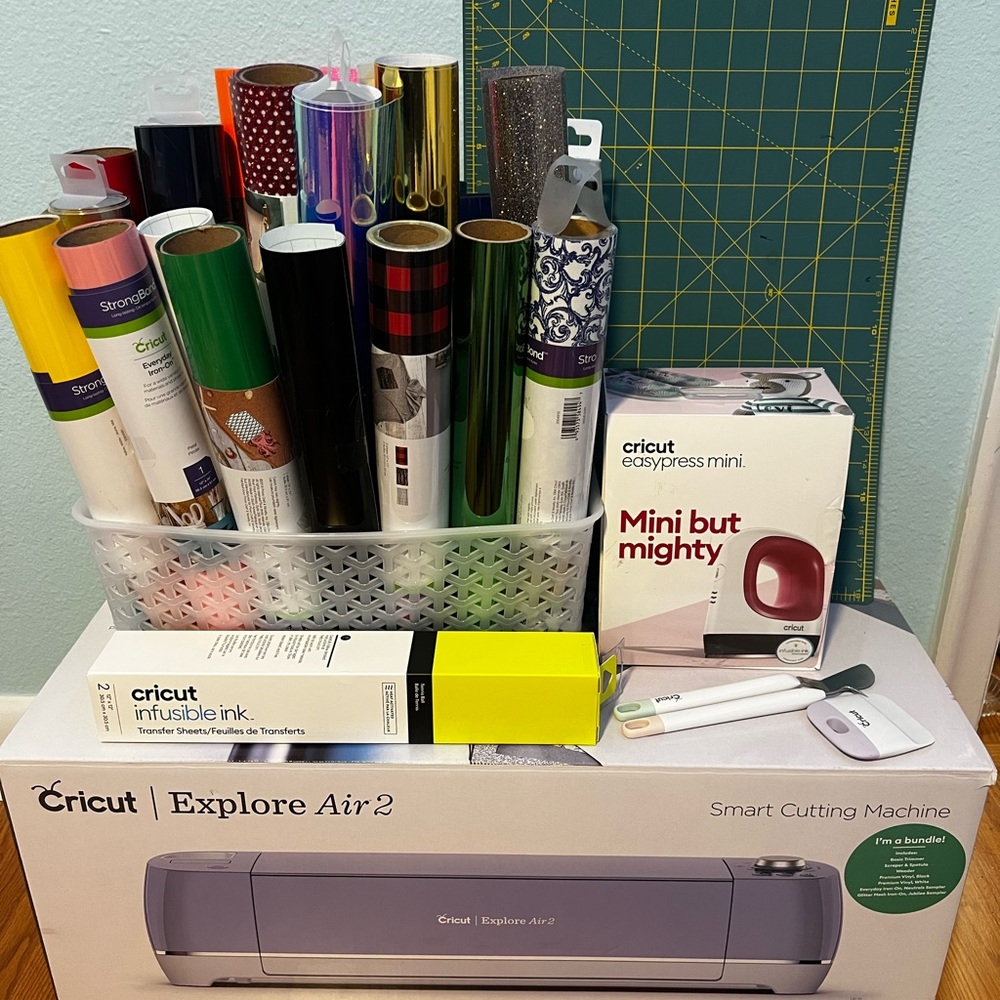 Cricut Air 2 with accessories